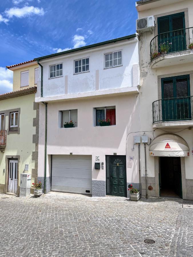 Casa da Avó Maria, Largo de Santo António, n 97395AL Freixo de Espada à Cinta Exterior foto